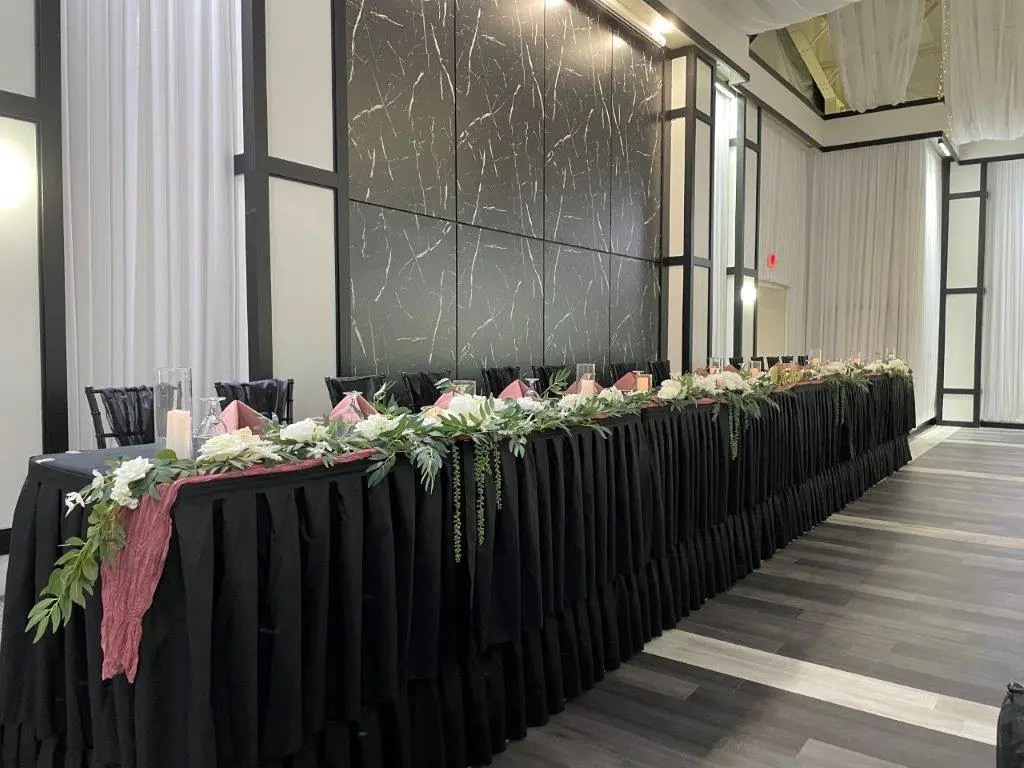 A long table with many black and red tables